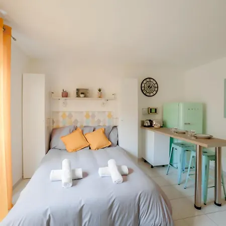 #17 Sixties Du Port Ac 10mins Walk To Old Town & Port Appartement