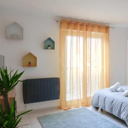 #17 Sixties Du Port Ac 10mins Walk To Old Town & Port Appartement *