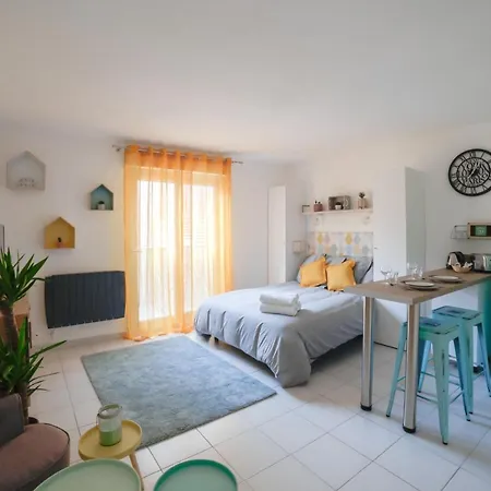 #17 Sixties Du Port Ac 10mins Walk To Old Town & Port Apartment Nice